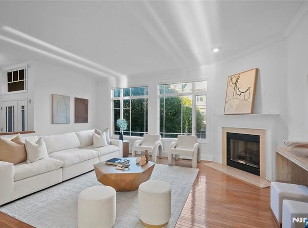 105 Hudson Cove, Edgewater, NJ 07020