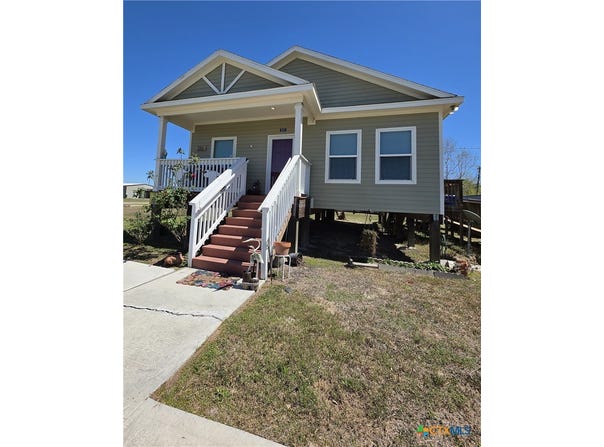 501 S 13th Street, Seadrift, TX 77983