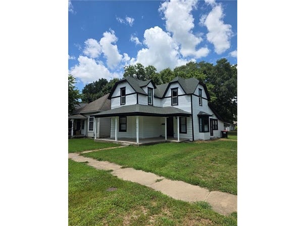 315 W 3rd Avenue, Garnett, KS 66032