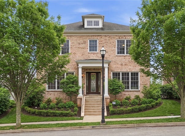 1690 Shelburne Ln, Squirrel Hill, PA 15217