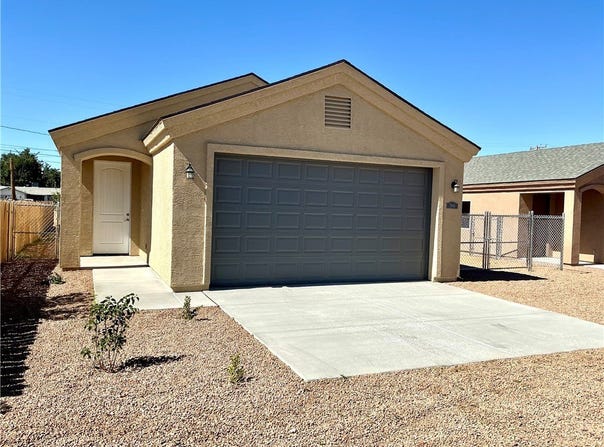 2945 E McVicar Avenue, Kingman, AZ 86409
