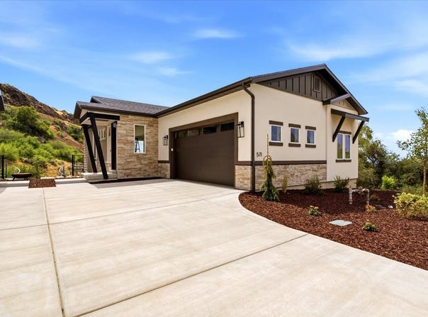 571 S ELENA Ln, Ogden, UT 84404