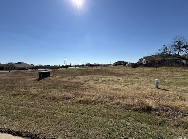 705 N Dickson, Poth, TX 78147
