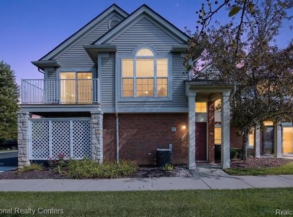 28190 Oakmonte Circle E, Lyon Twp, MI 48165