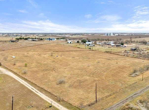 20646 Cameron Rd, Coupland, TX 78615