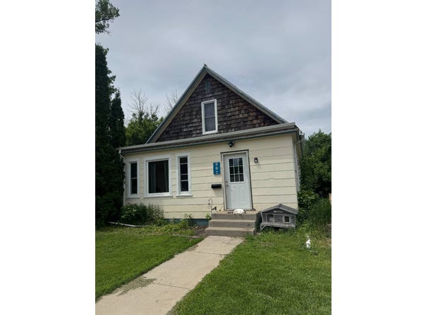 807 4th Ave NE, Devils Lake, ND 58301