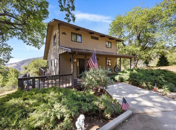 30460 Rollingoak Drive, Tehachapi, CA 93561