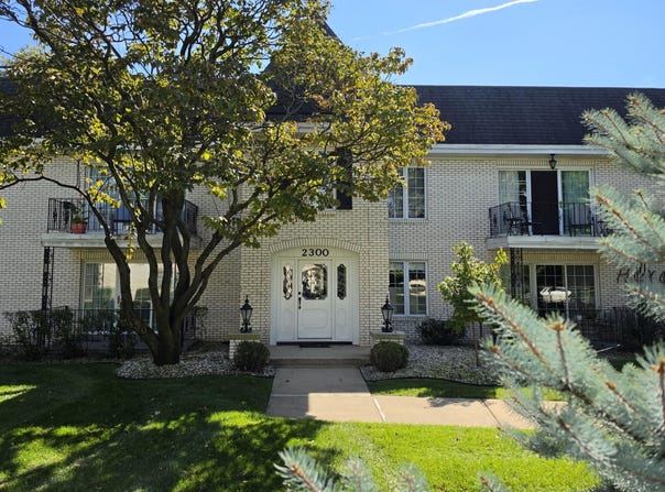 2300 Bordeaux Walk, Highland, IN 46322