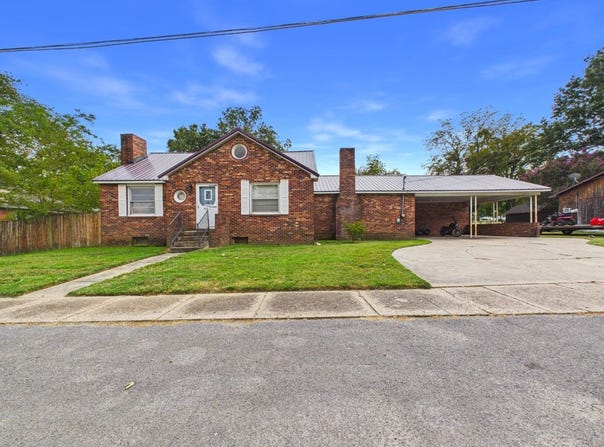 211 W Fannetta, Dexter, MO 63841