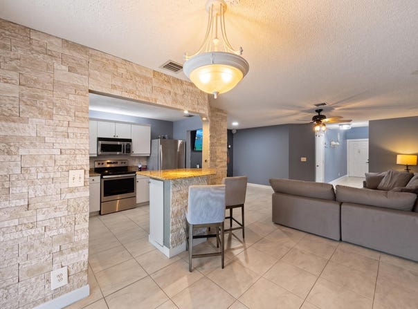 1928 Discovery Circle E, Deerfield Beach, FL 33442