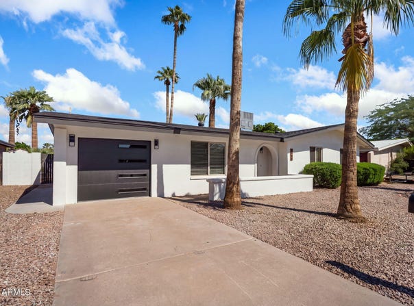 4150 E CANNON Drive, Phoenix, AZ 85028
