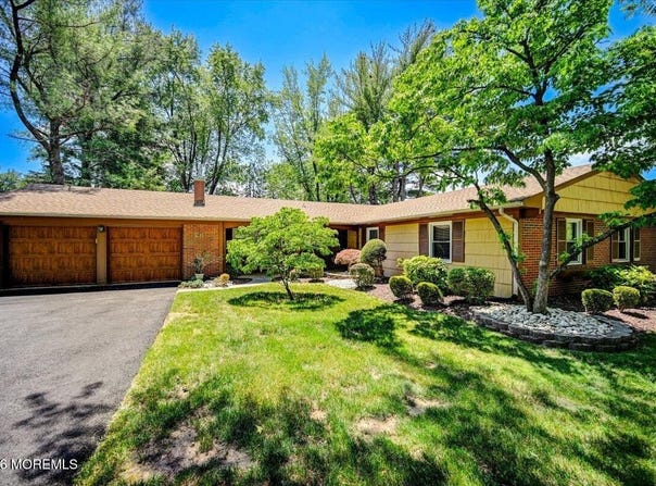 28 Morningside Drive, Old Bridge, NJ 08857