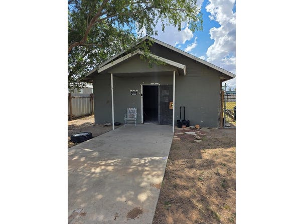 305/311 N Dwight, Monahans, TX 79756