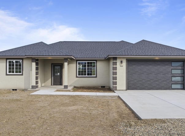 950 S Lester Rd, Outlook, WA 98938