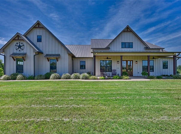 2165 County Road 250, Weimar, TX 78962