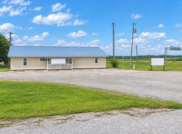 2501 Colorado St, Lockhart, TX 78644