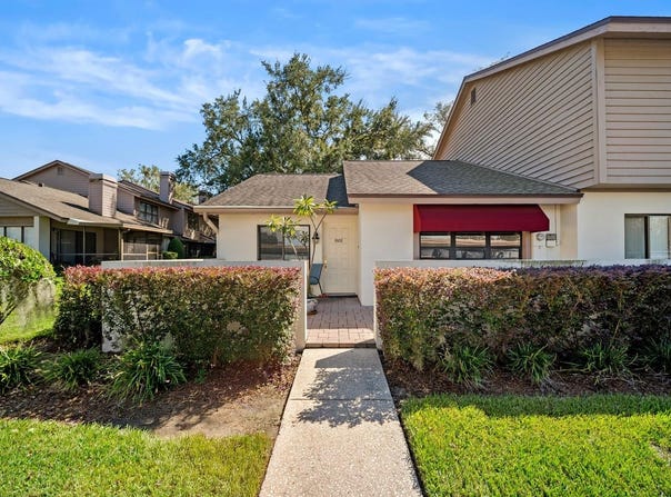 801 OAK PARK Place, BRANDON, FL 33511