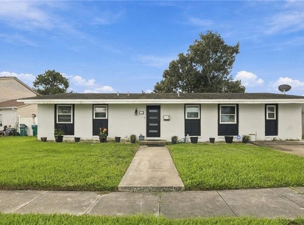 425 HOLY CROSS Place, Kenner, LA 70065