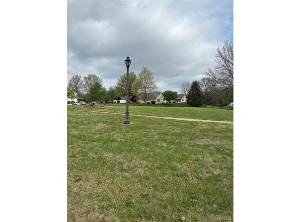 26TH, Highland, IL 62249