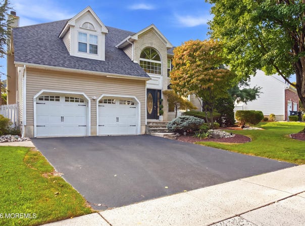 22 Brandywine Drive, Matawan, NJ 07747