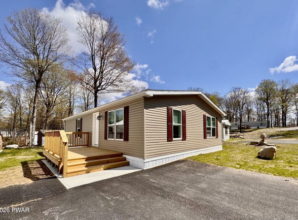 120 Middle Road, Greentown, PA 18426