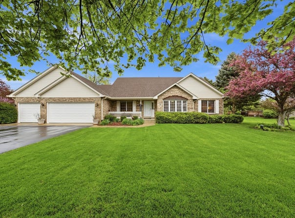 706 Silver Glen Road, McHenry, IL 60050