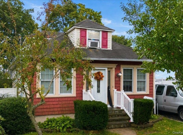 25 3rd Avenue, Central Islip, NY 11722