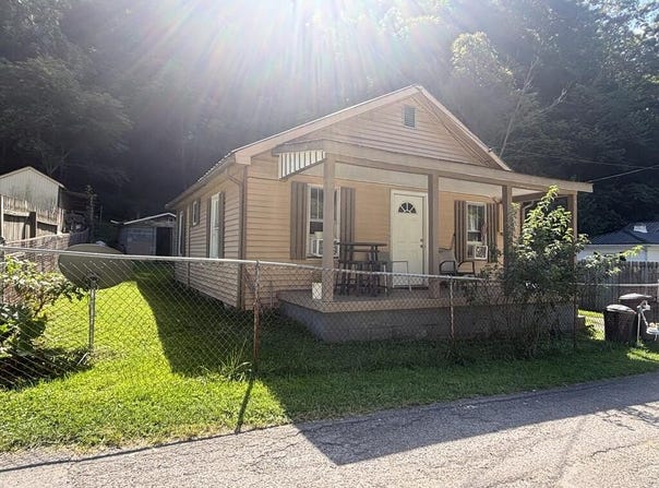 1058 Magic Road, Vansant, VA 24656