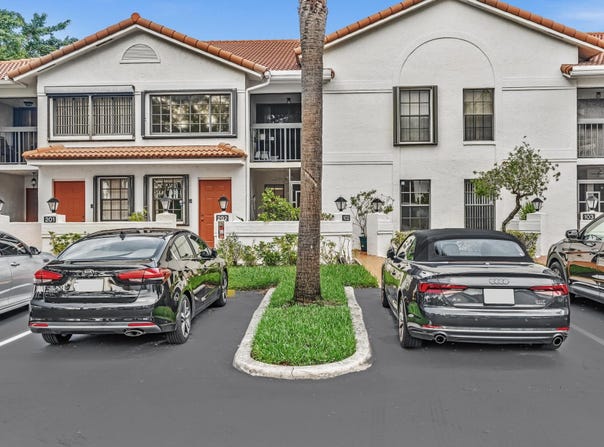 9632 Sills Drive E, Boynton Beach, FL 33437