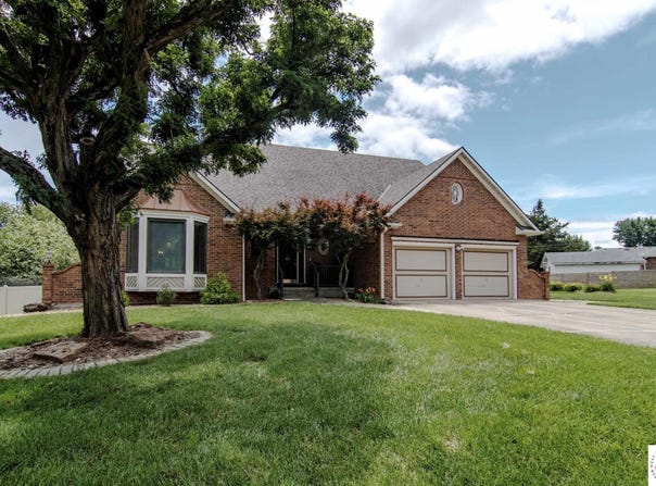 102 S Tracy Drive, Clinton, MO 64735