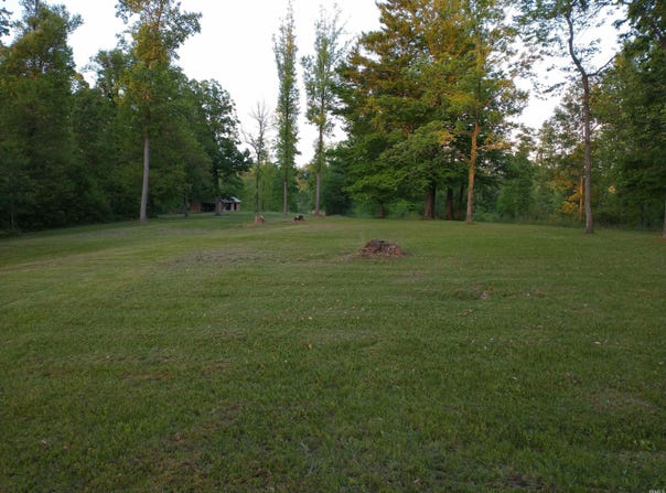 E McNutt Drive, Bloomfield, IN 47424