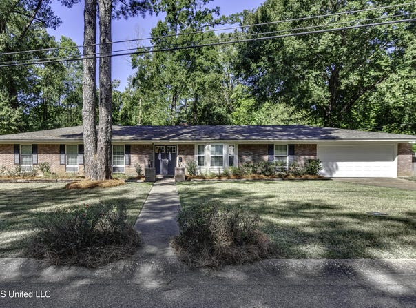 5365 Suffolk Drive, Jackson, MS 39211