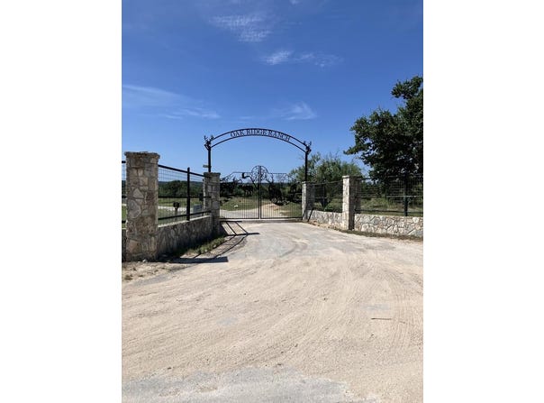 6729 KC 210, Junction, TX 76859