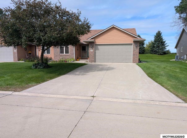20 E Venetian Dr, CLEAR LAKE, IA 50428