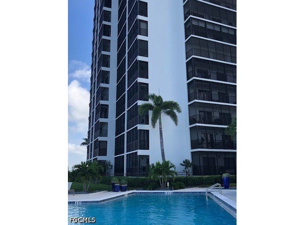 1900 Virginia Avenue, Fort Myers, FL 33901