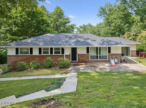 103 Morgan Rd, Oak Ridge, TN 37830