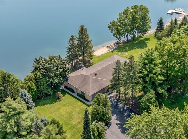 2720 N Bayview Lane, McHenry, IL 60051