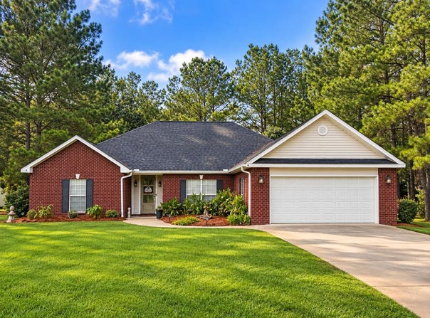 28 Docs Ln, Ellisville, MS 39437