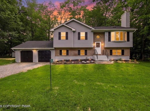 296 Scotch Pine Drive, Pocono Summit, PA 18346