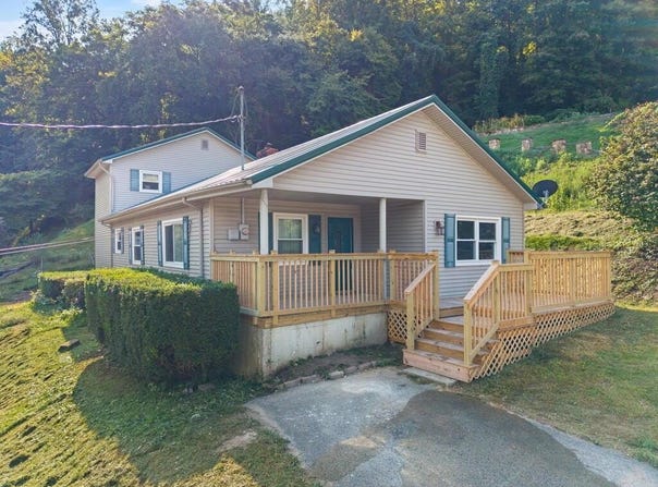 124 Holly Drive, Hazard, KY 41701