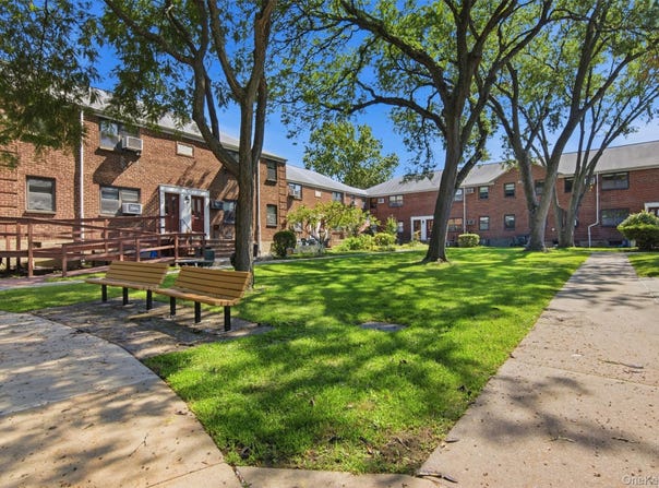 160-26 17th Avenue, Whitestone, NY 11357