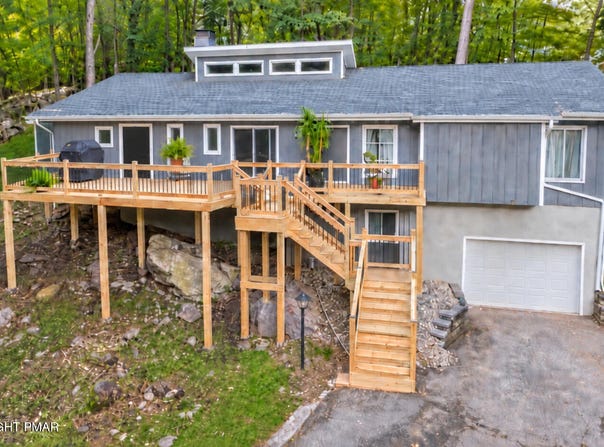 6375 Decker Road, Bushkill, PA 18324