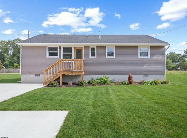 102 Wisteria Street, Egg Harbor Township, NJ 08234