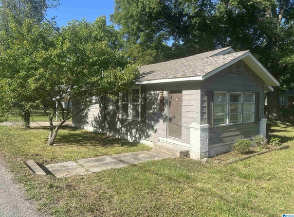106 E CREST ROAD, HUEYTOWN, AL 35023