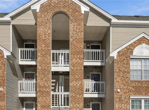 4221 Laurel Green Circle, Virginia Beach, VA 23456