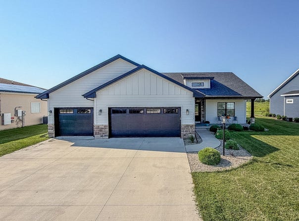 2713 E Stone Creek Boulevard, Urbana, IL 61802