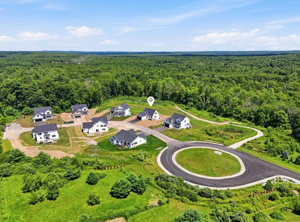 8 Robin Way, Chester, NH 03036
