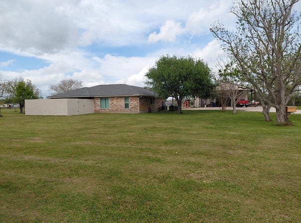3831 COUNTY ROAD 211, Danbury, TX 77534