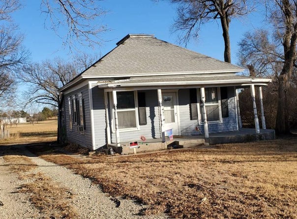 609 Brooklyn Ave, Beloit, KS 67420