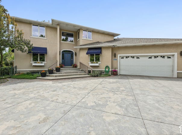1436 E VINE St S, Murray, UT 84121